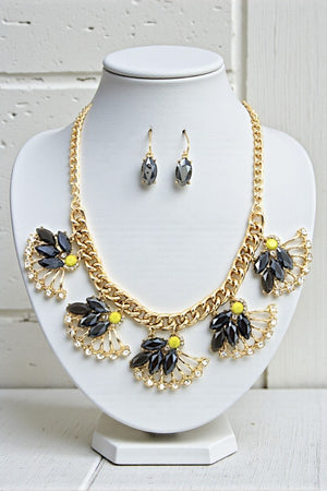 ACRYLIC SEMI FLORAL GEM BIB NECKLACE SET
