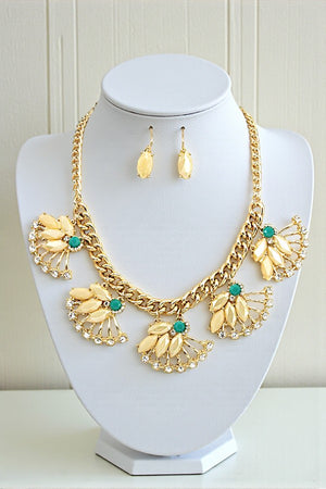ACRYLIC SEMI FLORAL GEM BIB NECKLACE SET