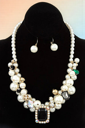 CLUSTER PEARL AND GEM BIB NECKLACE SET