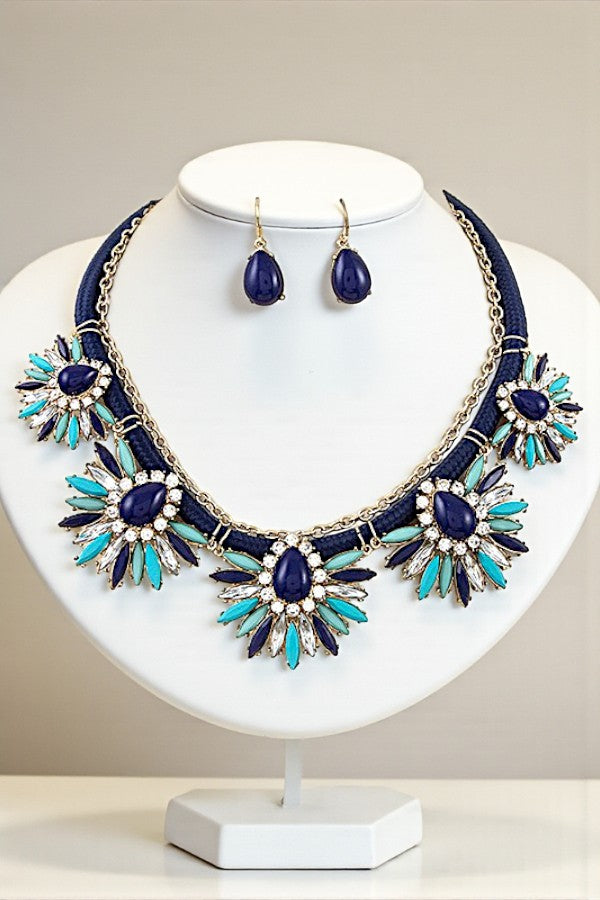 ACRYLIC ORNATE PENDANT ROPE NECKLACE SET