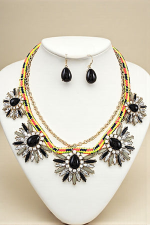 ACRYLIC ORNATE PENDANT ROPE NECKLACE SET