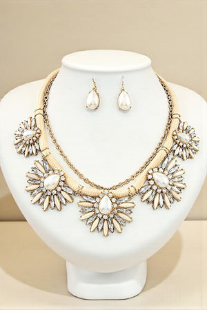 ACRYLIC ORNATE PENDANT ROPE NECKLACE SET