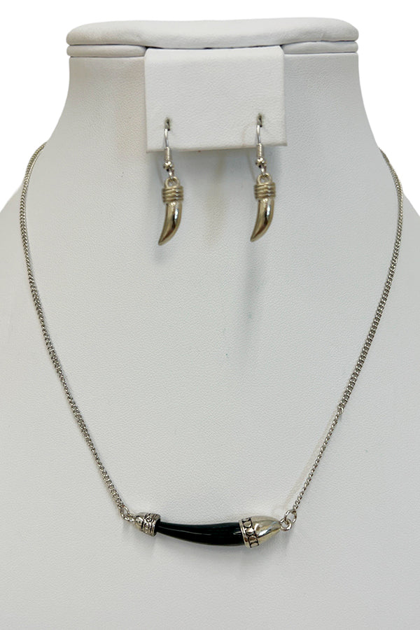 Tusk Pendant Necklace Set