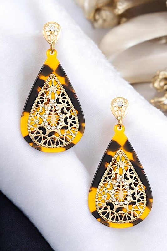 METAL ACCENT TORTOISE TEARDROP DANGLE EARRING