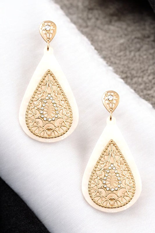 METAL ACCENT TORTOISE TEARDROP DANGLE EARRING