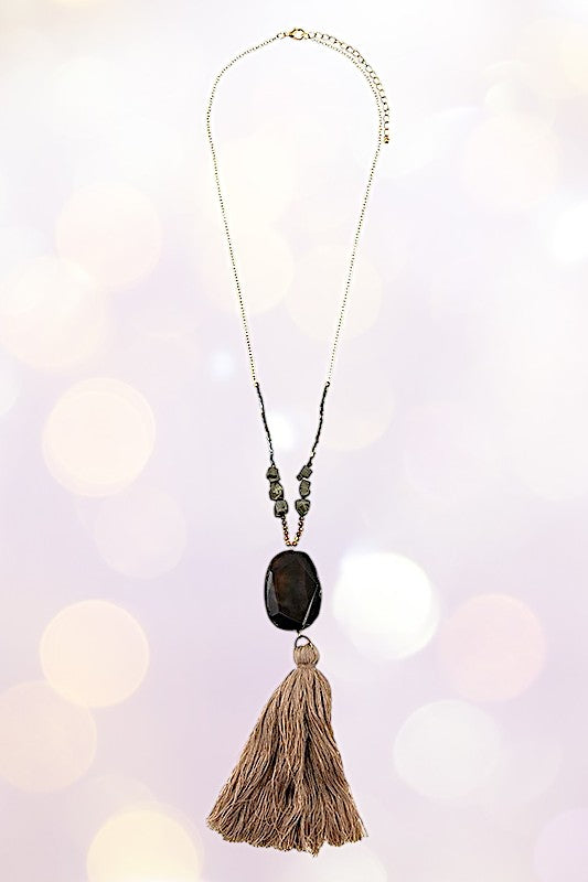 FACETED STONE TASSEL BEADED NECKLACE