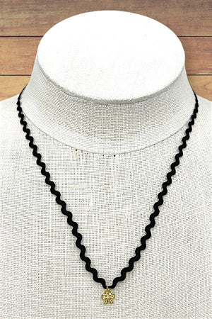 WAVY CORD SMALL BOW PENDANT NECKLACE