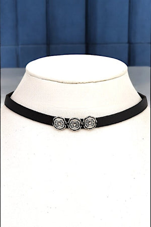 TRIPLE ETCHED PENDANT CHOKER NECKLACE