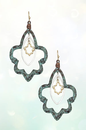 HAMMERED LINK CUT OUT DANGLE EARRING