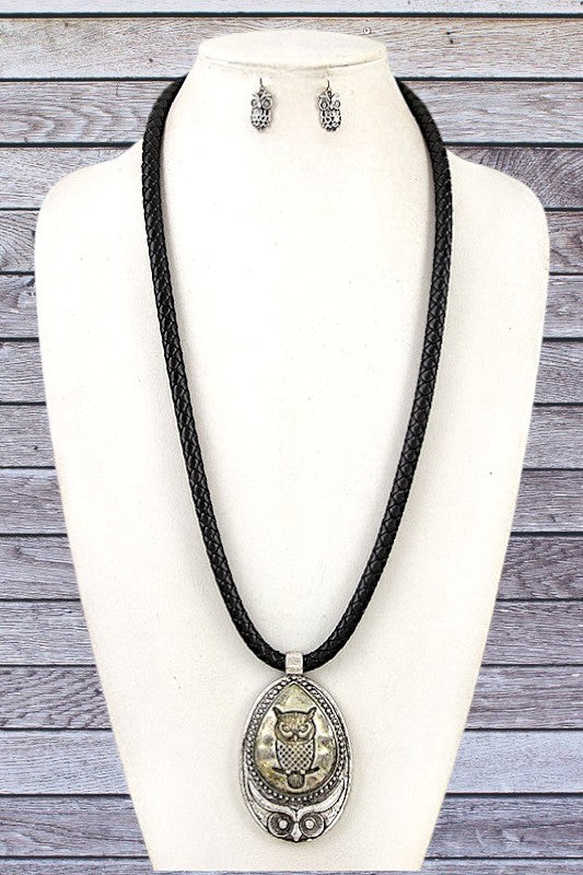 ETCHED OWL ELONGATED CORD NECKLACE SET