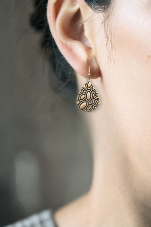 ETCHED TEADROP EARRING