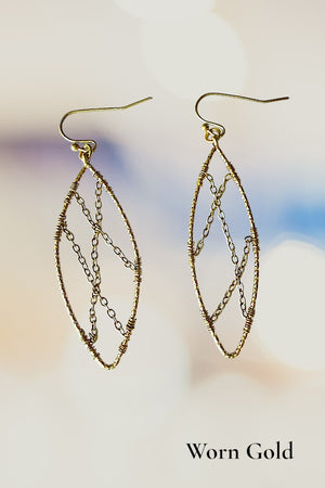 INTERCROSSED CHAIN OVAL DROP EARRING