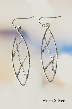 INTERCROSSED CHAIN OVAL DROP EARRING