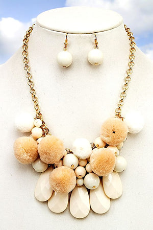 POM POM TEARDRPOP BIB NECKLACE SET