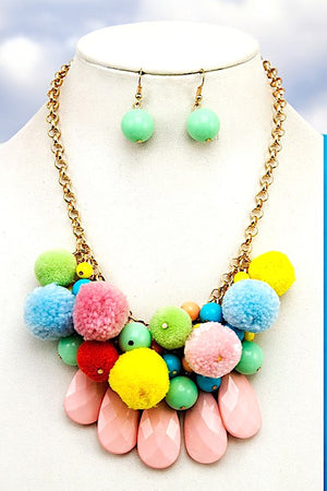 POM POM TEARDRPOP BIB NECKLACE SET