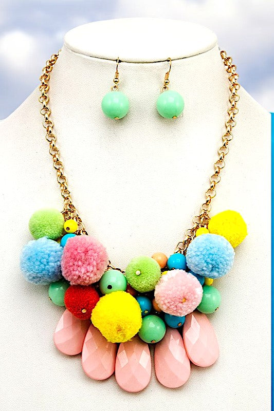 POM POM TEARDRPOP BIB NECKLACE SET