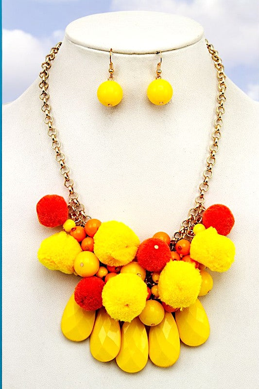 POM POM TEARDRPOP BIB NECKLACE SET