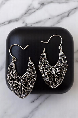 VINTAGE BUTTERFLY LIKE CUT OUT DANGLE EARRING