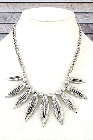 LEAF ACCENT PENDANT BIB NECKLACE