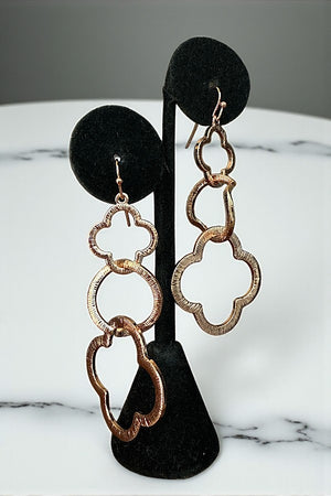 CLOVER OUTLINE TRIPLE LINK DANGLE EARRING