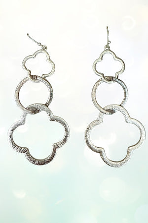 CLOVER OUTLINE TRIPLE LINK DANGLE EARRING