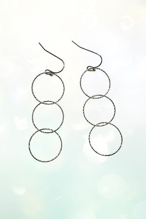 THIN WIRE TRIPLE RING DANGLE EARRING