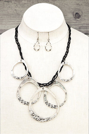 HAMMERED CIRCLE LINK CORD BIB NECKLACE EARRING SET