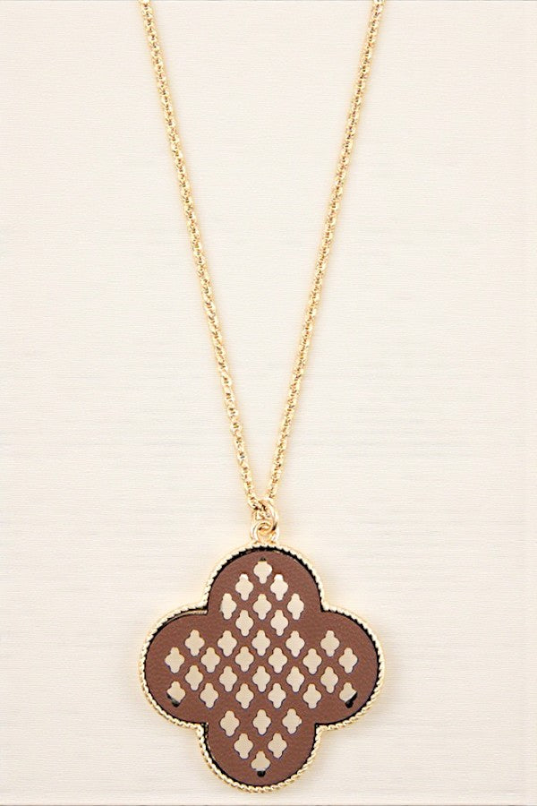 CLOVER FRAMED CUT OUT PENDANT NECKLACE SET