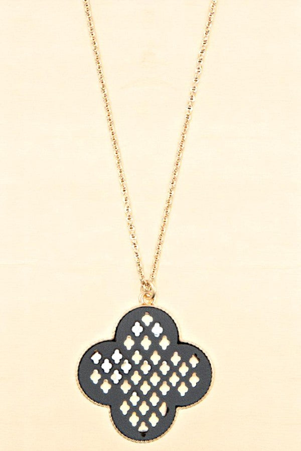CLOVER FRAMED CUT OUT PENDANT NECKLACE SET
