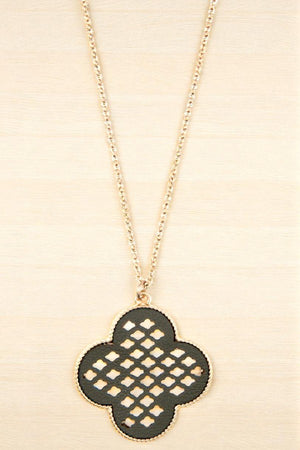 CLOVER FRAMED CUT OUT PENDANT NECKLACE SET