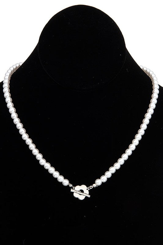 FLORAL PENDANT PEARL NECKLACE