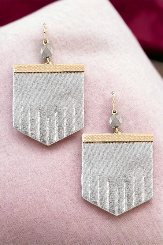 WIDE PATTERN CUT FLAG DANGLE EARRING