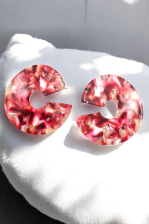 SEMI ROUND ACRYLIC WAVED POST EARRING