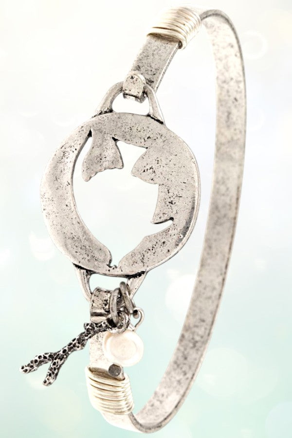 FISH CUT OUT BANGLE BRACELET