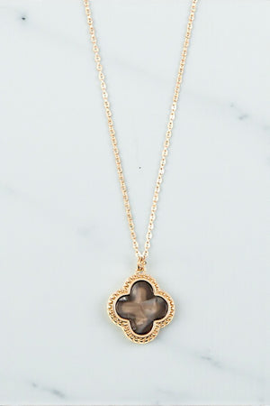 CLOVER ACETATE PENDANT NECKLACE