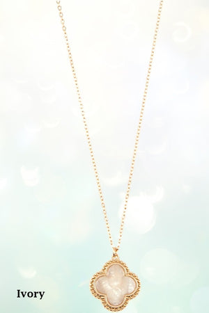 CLOVER ACETATE PENDANT NECKLACE