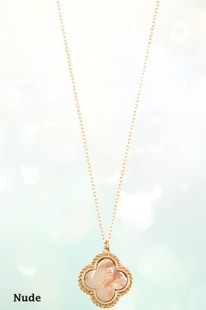 CLOVER ACETATE PENDANT NECKLACE