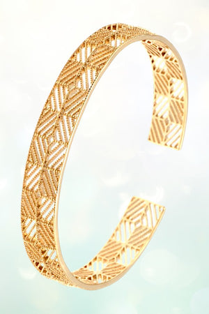 GEOMETRIC PATTERN CUT OUT DETAIL LUSTROUS CUFF BRACELET