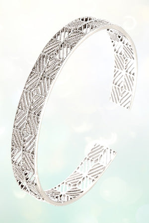 GEOMETRIC PATTERN CUT OUT DETAIL LUSTROUS CUFF BRACELET