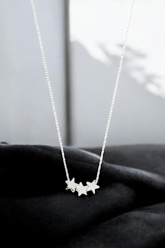 TRIPLE LINK STAR PENDANT COLLAR NECK