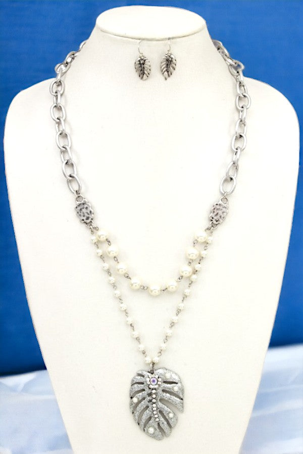 GLITTER LEAF CUT PEARL ACCENT NECKLACE SET