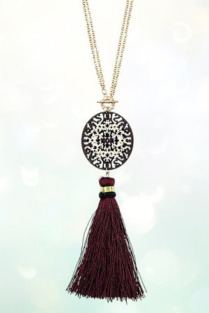 FILIGREE ROUND PENDANT TASSEL NECKLACE