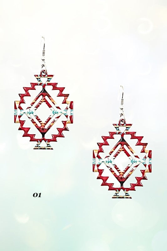 TRIBAL PATTERN OUTLINED DANGLE EARRING