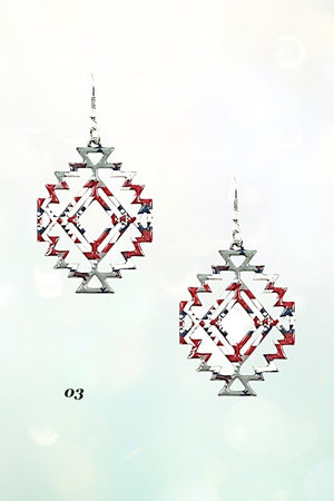 TRIBAL PATTERN OUTLINED DANGLE EARRING