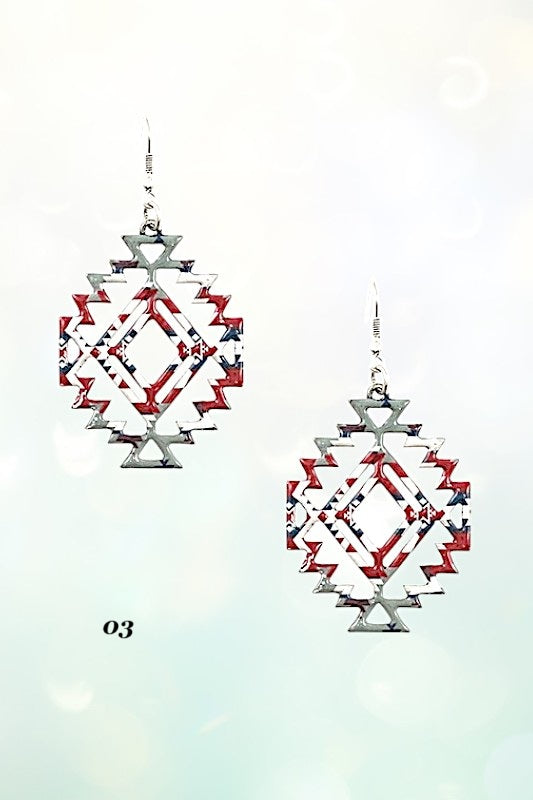 TRIBAL PATTERN OUTLINED DANGLE EARRING