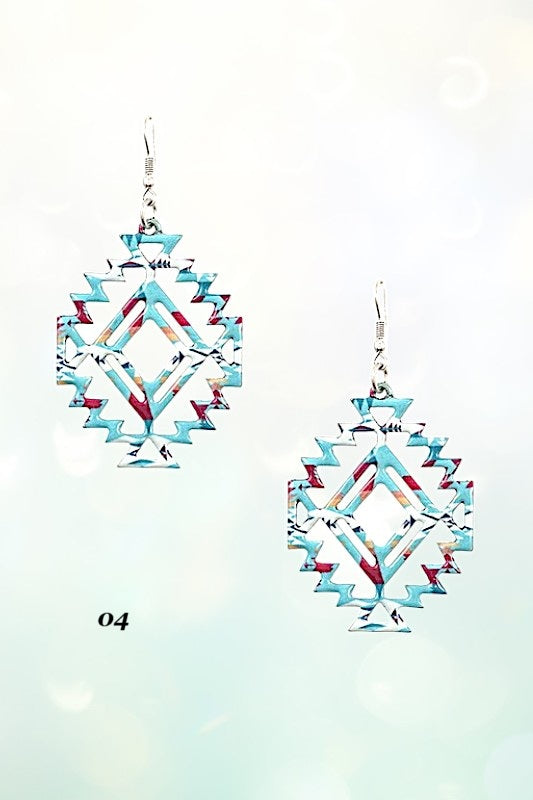 TRIBAL PATTERN OUTLINED DANGLE EARRING