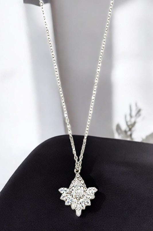 CRYSTAL PENDANT NECKLACE