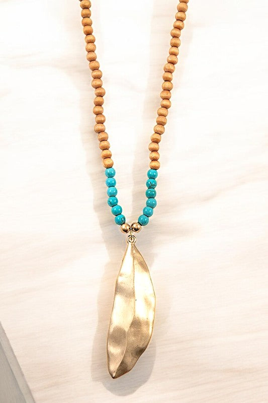 HAMMERED PENDANT WOOD BEAD LONG NECKLACE