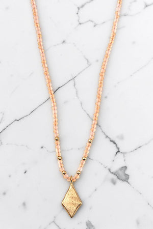 DELICATE BEADED NECKLACE WITH GOLD DIAMOND SHAPED PENDANT
