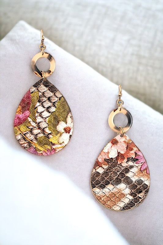 FLORAL PATTERN TEARDROP EARRING